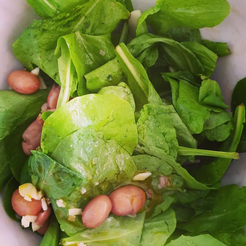 Eat raw vegetables before a meal
